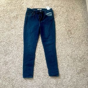 Levi  high rise skinny jeans size 31